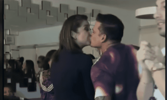  Beso entre Karla Tarazona y Christian Domínguez genera rumores de retorno de relación. Foto: 'Magaly TV, la firme'   