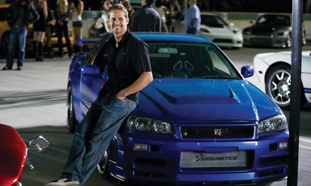 Paul Walker con su emblemático coche azul en "Rápidos y furiosos". Foto: Universal Studios   