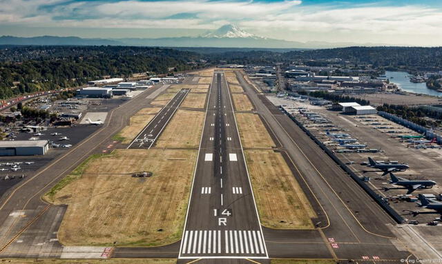 Las políticas migratorias de EE. UU. sufren un cambio con la autorización para usar el aeropuerto Boeing Field de Seattle en deportaciones masivas a partir de 2025. Foto: Boeing Field   