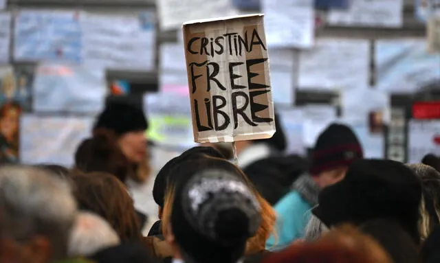 Despite the conviction, Cristina Kirchner's supporters maintain her innocence, claiming that the court's decision is a response to political persecution. Photo: AFP Despite the conviction, Cristina Kirchner's supporters maintain her innocence, claiming that the court's decision is a response to political persecution. Photo: AFP