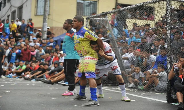 Mundialito de El Porvenir: El 'fútbol macho' en las calles de La Victoria [FOTOS]