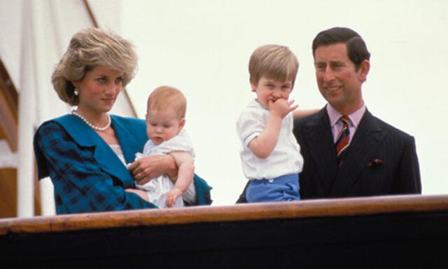 Príncipes Diana y Carlos con Harry y William. Foto: difusión
