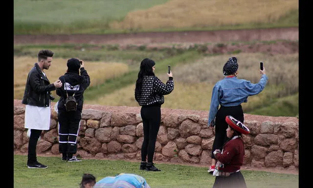 Kylie Jenner y su madre Kris visitaron el distrito de Chinchero en Cusco [FOTOS]