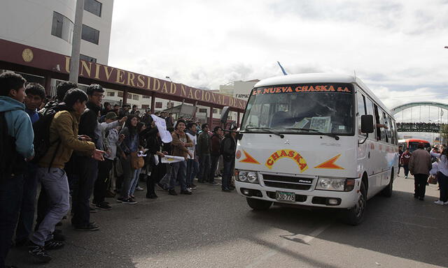 Postales de la fuerte protesta de universitarios por el alza de los pasajes en Cusco [FOTOS]