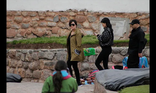 Kylie Jenner y su madre Kris visitaron el distrito de Chinchero en Cusco [FOTOS]