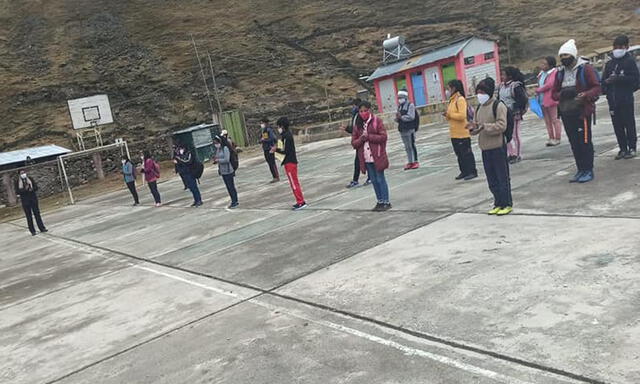 Escolares de 15 colegios en Puno iniciaron clases semipresenciales