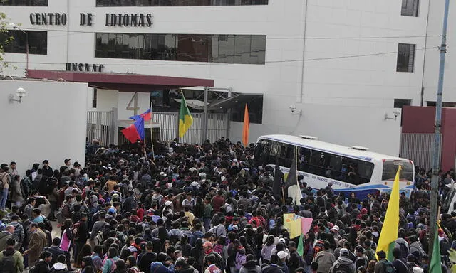 Postales de la fuerte protesta de universitarios por el alza de los pasajes en Cusco [FOTOS]