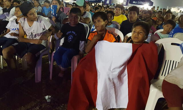 En medio de la tragedia, damnificados de Carapongo sonríen por triunfo de Perú [FOTOS]