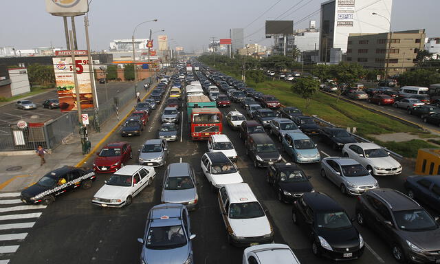 Congestión vehicular continúa en  La Molina y Surco [FOTOS]