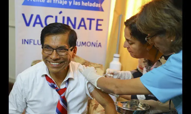 PPK y sus ministros fueron vacunados contra la influenza [FOTOS]