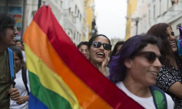 Así se realizó la 'Besatón contra la homofobia' organizado por la comunidad LGBT | FOTOS