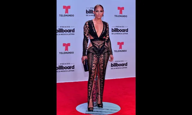 Jennifer Lopez se robó las miradas con sus transparencias en los premios Billboard latino 2017 [FOTOS]