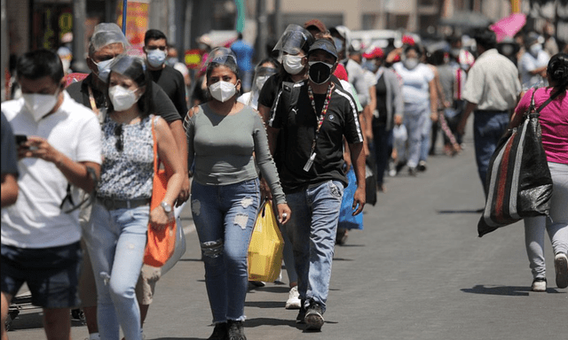 Para sobrellevar la tercera ola de la pandemia por COVID-19, todos los peruanos debemos cuidarnos unos a otros, por favor. Foto: La República.