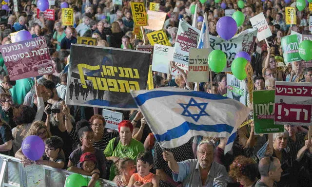  Miles de israelíes se manifiestan por la solución de dos Estados