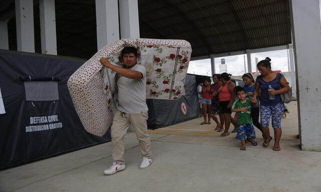 Piura: Damnificados se refugian en albergue instalado en el colegio Miguel Cortés [FOTOS]