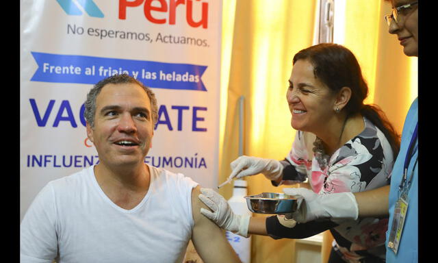PPK y sus ministros fueron vacunados contra la influenza [FOTOS]