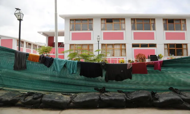 Piura: Damnificados se refugian en albergue instalado en el colegio Miguel Cortés [FOTOS]