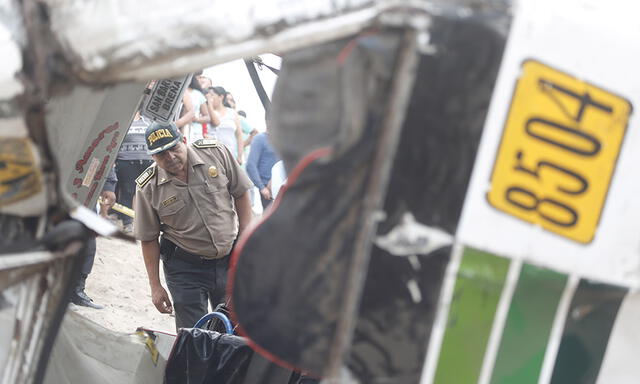 Choque entre tráiler y cúster provocó una tragedia en la Panamericana Sur | FOTOS