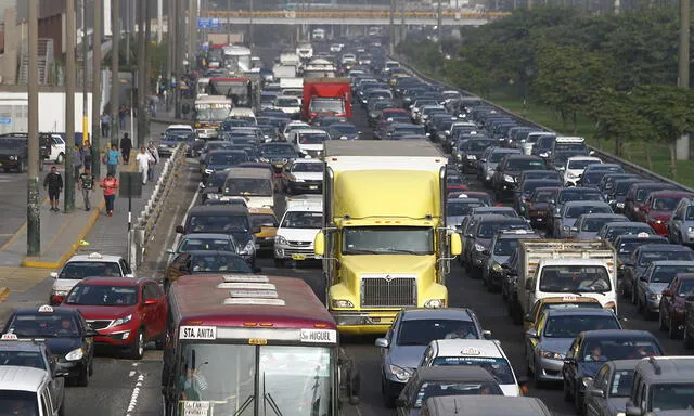 Congestión vehicular continúa en  La Molina y Surco [FOTOS]