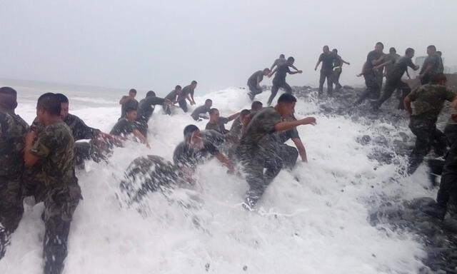 Imágenes de los militares minutos antes de la tragedia en playa Marbella [FOTOS]