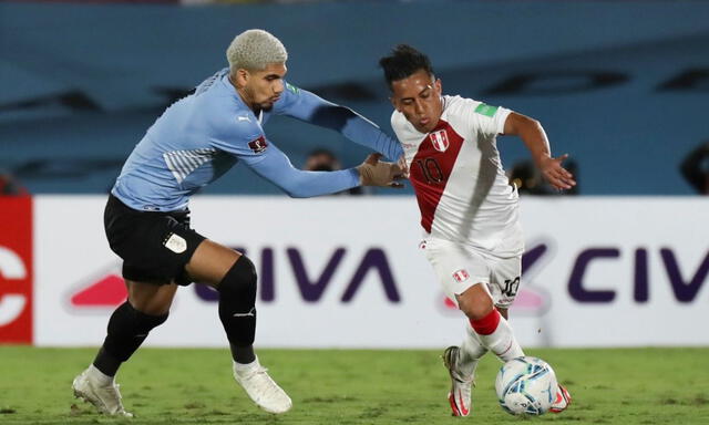 Christian Cueva fue titular ante Uruguay en Montevideo. Foto: EFE.