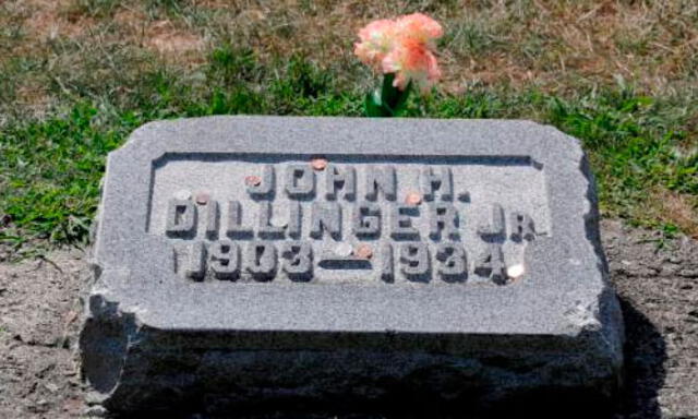 Lápida ubicada en el cementerio Crown Hill. Foto: Difusión