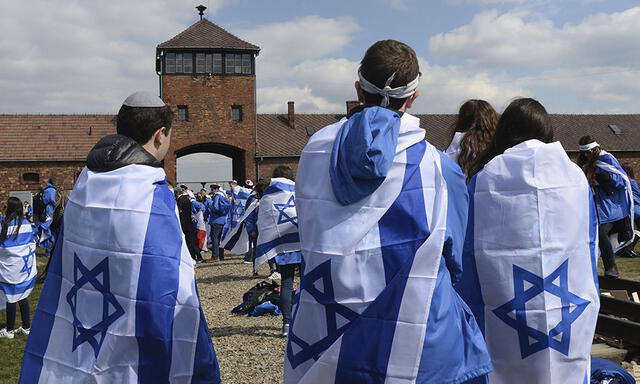 ‘Marcha de los Vivos’: Miles recuerdan en Auschwitz a las víctimas del Holocausto [FOTOS]
