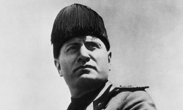 Benito Mussolini fue diagnosticado con retraso mental de niño.