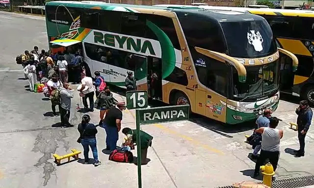 Puno: delincuentes armados asaltan dos buses interprovinciales con más de 90 pasajeros