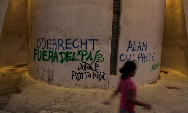 Caso Odebrecht: Realizan pintas con mensajes dedicados a Alan García en la imagen de Cristo del Pacífico| FOTOS 