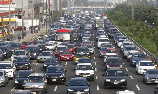 Congestión vehicular continúa en  La Molina y Surco [FOTOS]