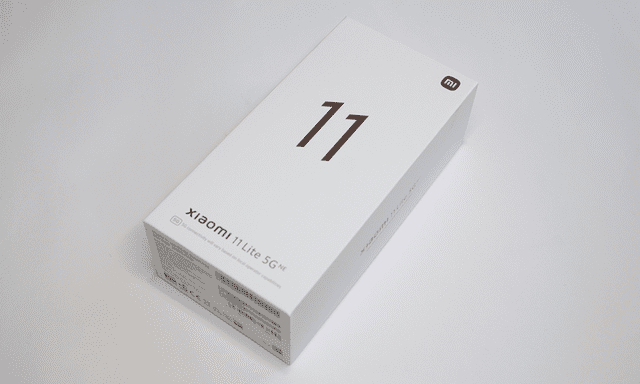 El Xiaomi 11 Lite 5G NE llega en esta caja de color blanco. Foto: Carol Larrain