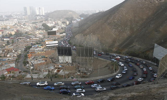 Congestión vehicular continúa en  La Molina y Surco [FOTOS]