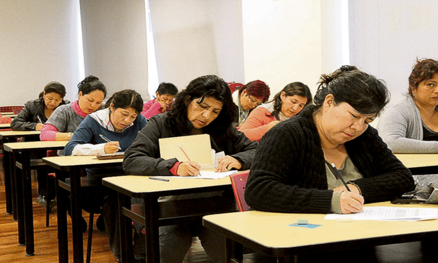 Conoce en esta nota los detalles del nombramiento docente 2023. Foto: Andina   