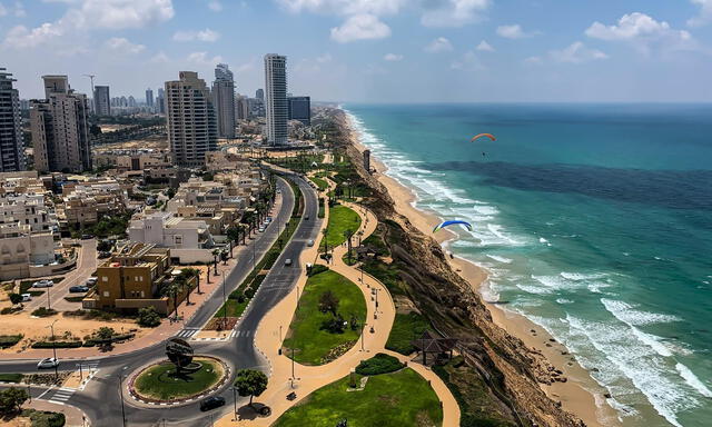  Netanyal se ubica a 30 kilómetros de la lujosa ciudad de Tel Aviv (Israel). Foto: Sunheron<br>  