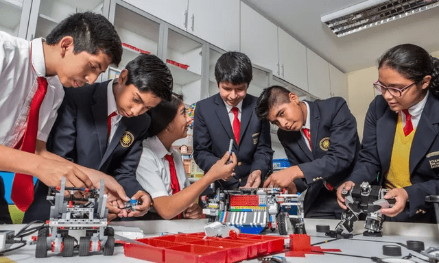 Los Colegios de Alto Rendimiento (COAR) solo enseñan tercero, cuarto y quinto de secundaria. Foto: Anfina   