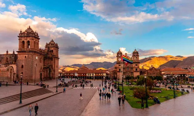  La Plaza de Armas de Cusco fue construida durante la época colonial española. Foto: Chullos Travel Peru   