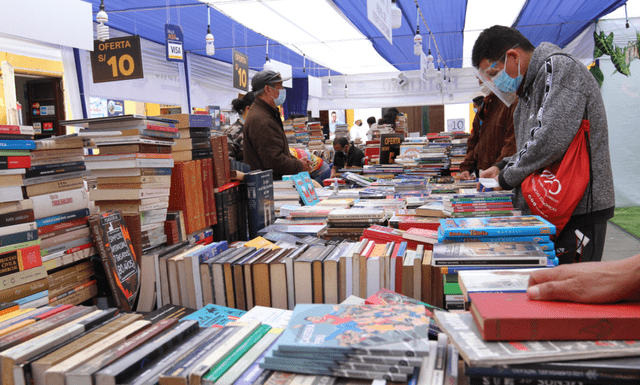 Las personas que disfrutan coleccionar libros son conocidos como bibliófilos. Foto: Jaime Mendoza / La República