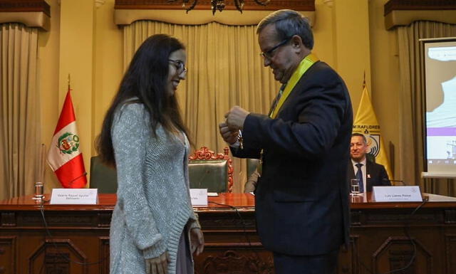  Valerie siendo homenajeada en la Municipalidad de Miraflores. Foto: Municipalidad de Miraflores   