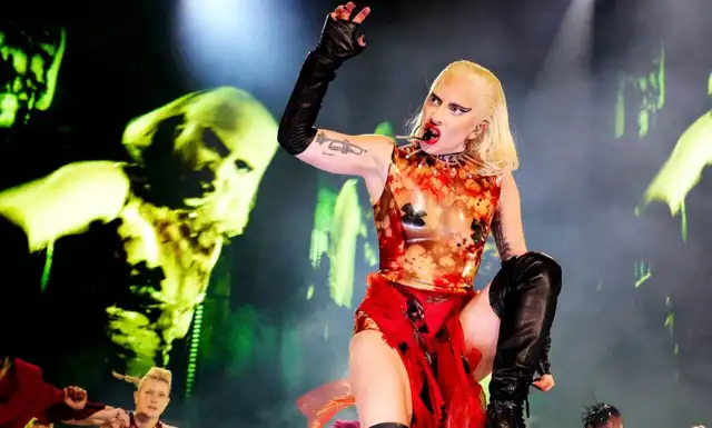  Lady Gaga cuenta como atravesó su enfermedad en medio de su gira Chromatica en 2022. Foto: Rolling Stones    