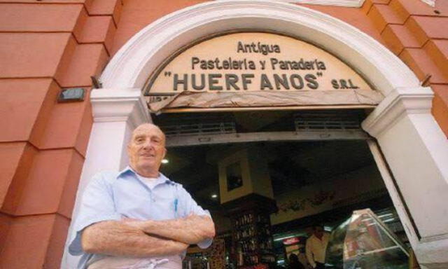  Aroldo Porcella adquirió este espacio en 1965 para continuar con la tradición. Foto: Antigua Pastelería y Panadería Huérfanos/Facebook   