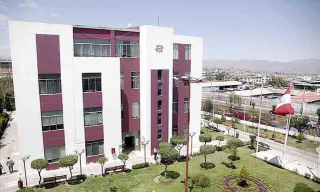 no se van. Asesores cuestionados siguen trabajando en gobierno regional de Arequipa.