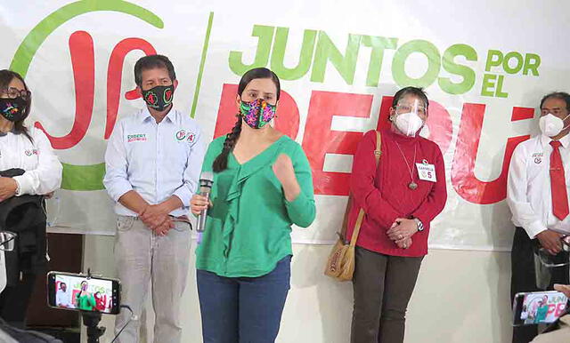 RECORRIDO ELECTORAL.  La cusqueña Verónika Mendoza empezó su recorrido en el sur en su región natal, Cusco.