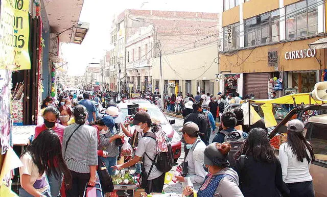 contagio. Aglomeraciones son un peligro de contagio de ómicron. Se pide respetar medidas de bioseguridad en la ciudad.