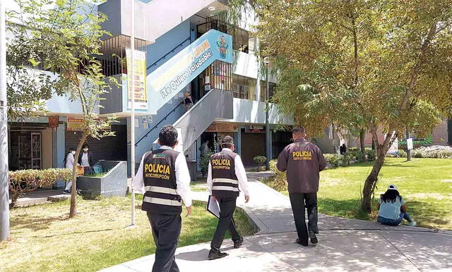 INTERVENCIÓN. Policía anticorrupción intervino varios establecimientos de salud en Arequipa debido a denuncias sobre manipulación del padrón de vacunación.