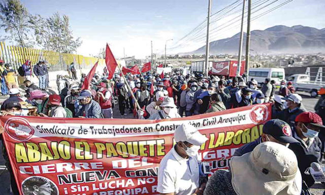 Protesta. Bases de la FDTA se movilizan para exigir el cierre del Congreso.  Foto: La República