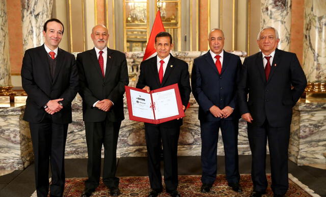 Ollanta Humala y representantes del consorcio Gasoducto Sur Peruano en Palacio de Gobierno, en el 2014.