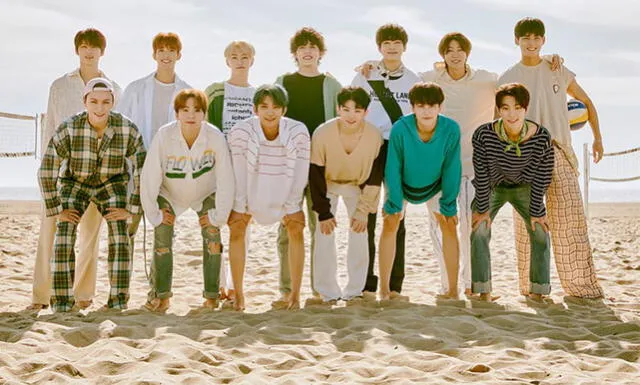 SEVENTEEN en una sesión fotográfica para su álbum.