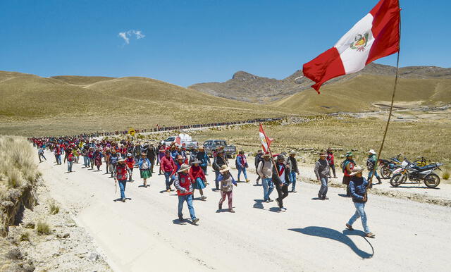 bloqueos. Corredor minero es utilizado por compañías para sacar el cobre a la costa peruana.  Las comunidades lo bloquean.