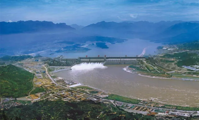  El objetivo de las Tres Gargantas es la generación de energía hidroeléctrica, control de inundaciones y mejora de la navegación. Foto: EFE    